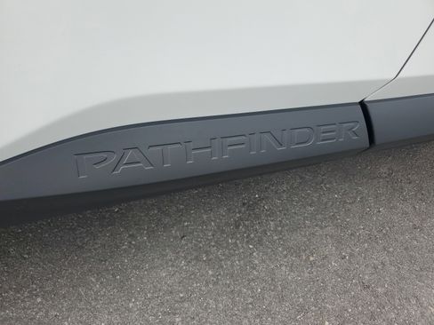 New 2025 Nissan Pathfinder SL image 7