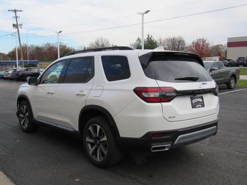 Used 2024 Honda Pilot Elite image 4