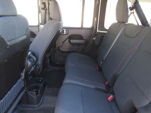 Used 2024 Jeep Wrangler Unlimited Rubicon w/ Technology Group image 13