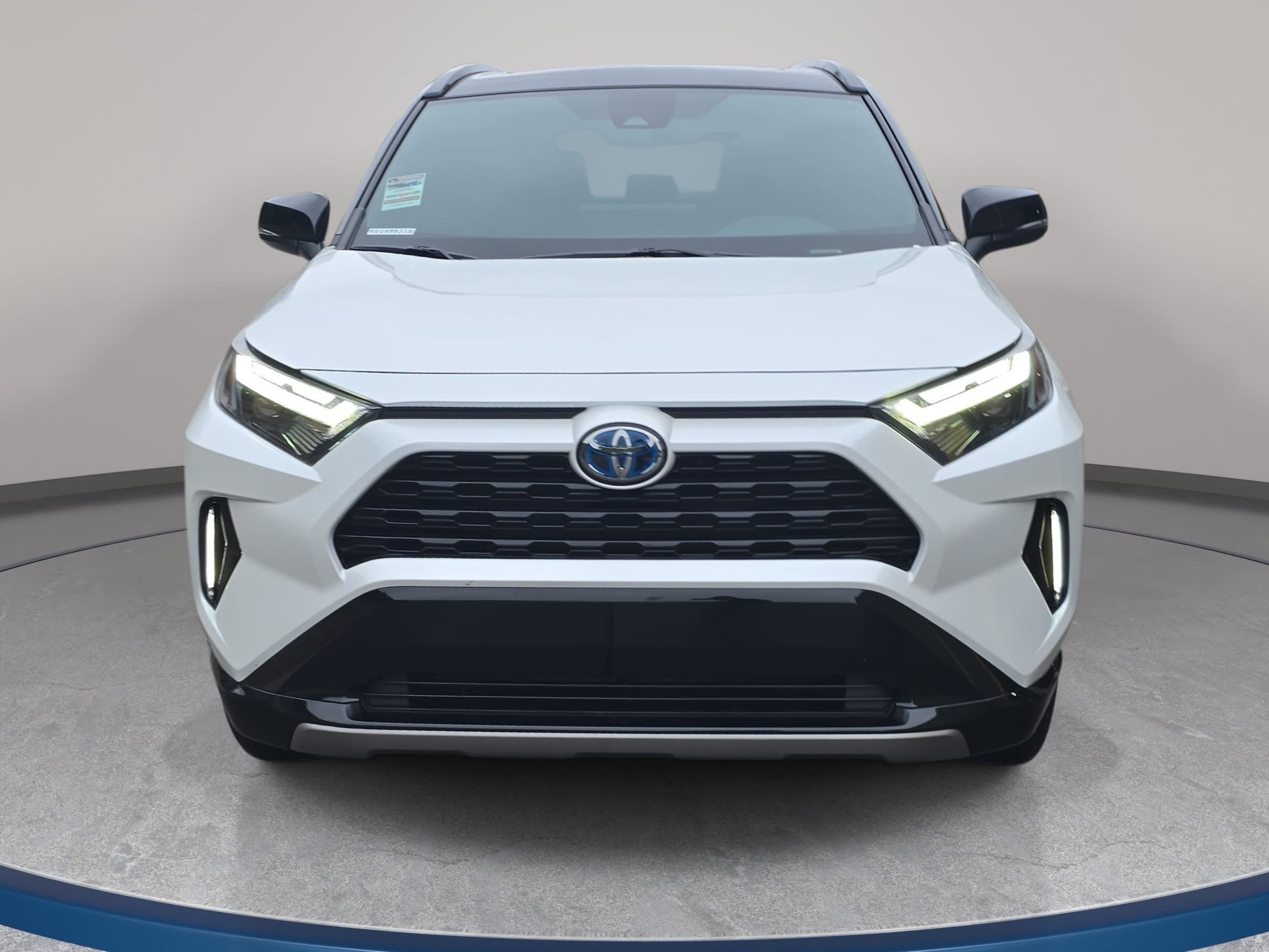 Used 2024 Toyota RAV4 XSE AWD/4WD image 2