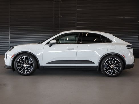 Used 2024 Porsche Macan 4 Electric AWD/4WD image 2