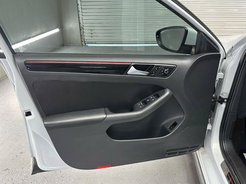 Used 2017 Volkswagen Jetta GLI FWD image 15