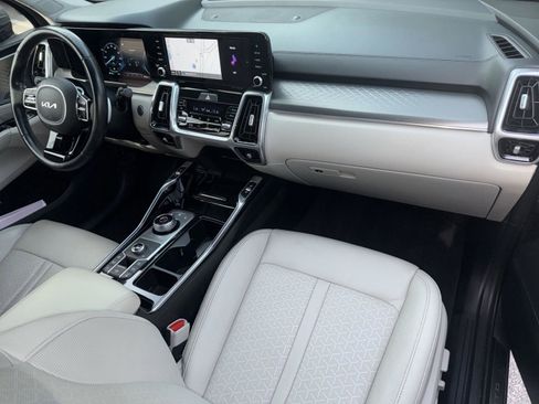 Certified 2022 Kia Sorento SX Prestige w/ Panoramic Sunroof Package image 9
