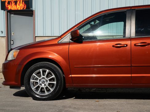 Used 2012 Dodge Grand Caravan R/T w/ Driver Convenience Group image 7