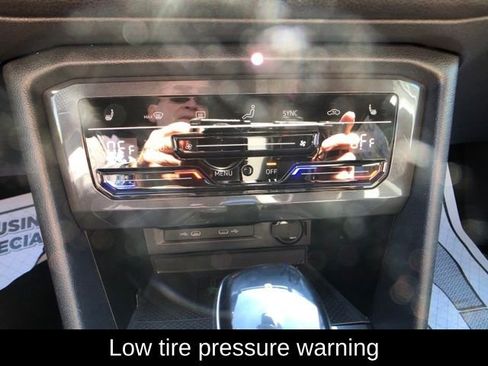 Used 2022 Volkswagen Tiguan SE R-Line image 19