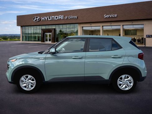 New 2026 Hyundai Venue SE FWD image 3