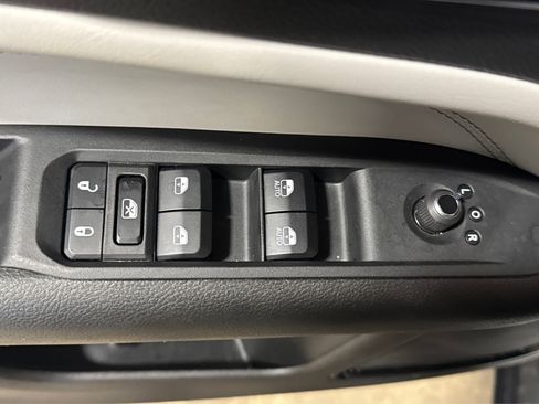 Used 2025 Jeep Compass Limited AWD/4WD image 16