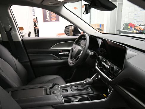 Used 2025 Toyota Grand Highlander AWD image 33