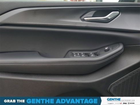 New 2025 Jeep Grand Cherokee L Altitude image 11