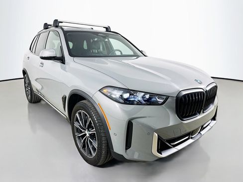 Used 2025 BMW X5 xDrive40i w/ M Sport Package AWD/4WD image 3