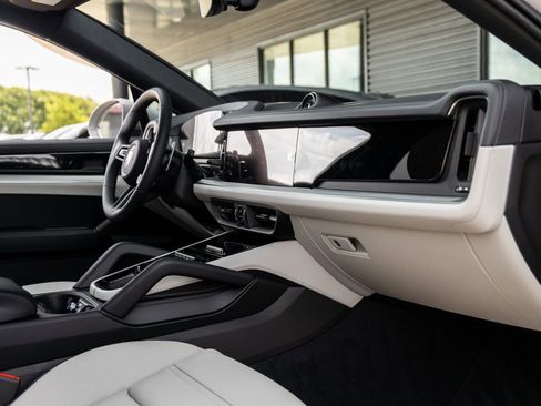 Certified 2026 Porsche Cayenne Coupe image 46