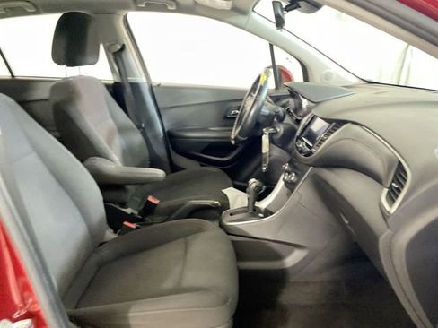 Used 2021 Chevrolet Trax LS AWD/4WD image 35