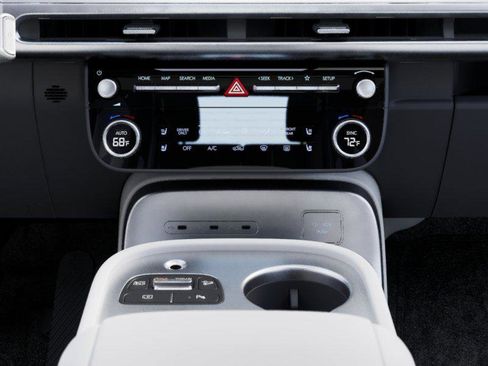 New 2026 Hyundai Ioniq 9 Limited AWD/4WD image 16