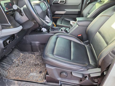 Used 2023 Ford Bronco Badlands w/ Sasquatch Package image 9