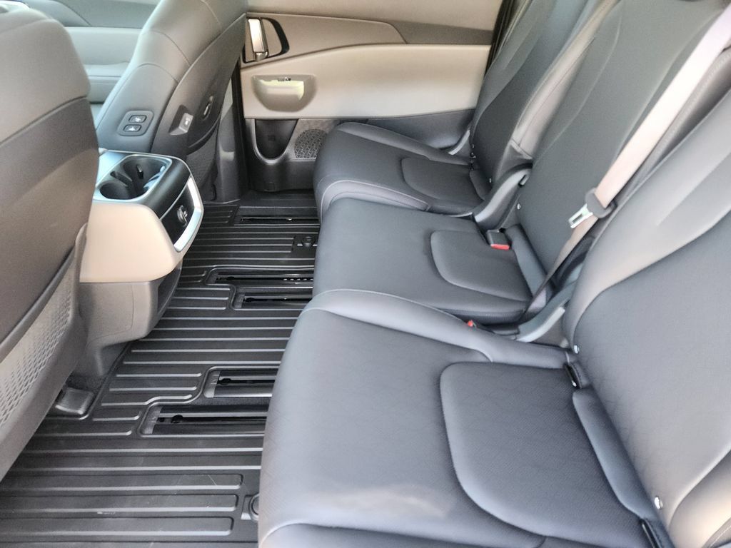 New 2027 Kia Carnival EX FWD image 24