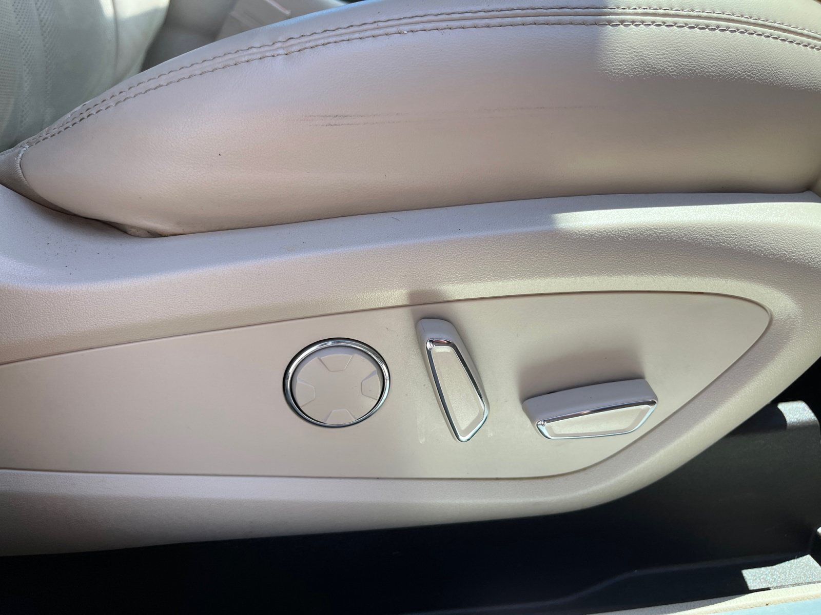 Used 2019 Lincoln MKC Reserve FWD image 30