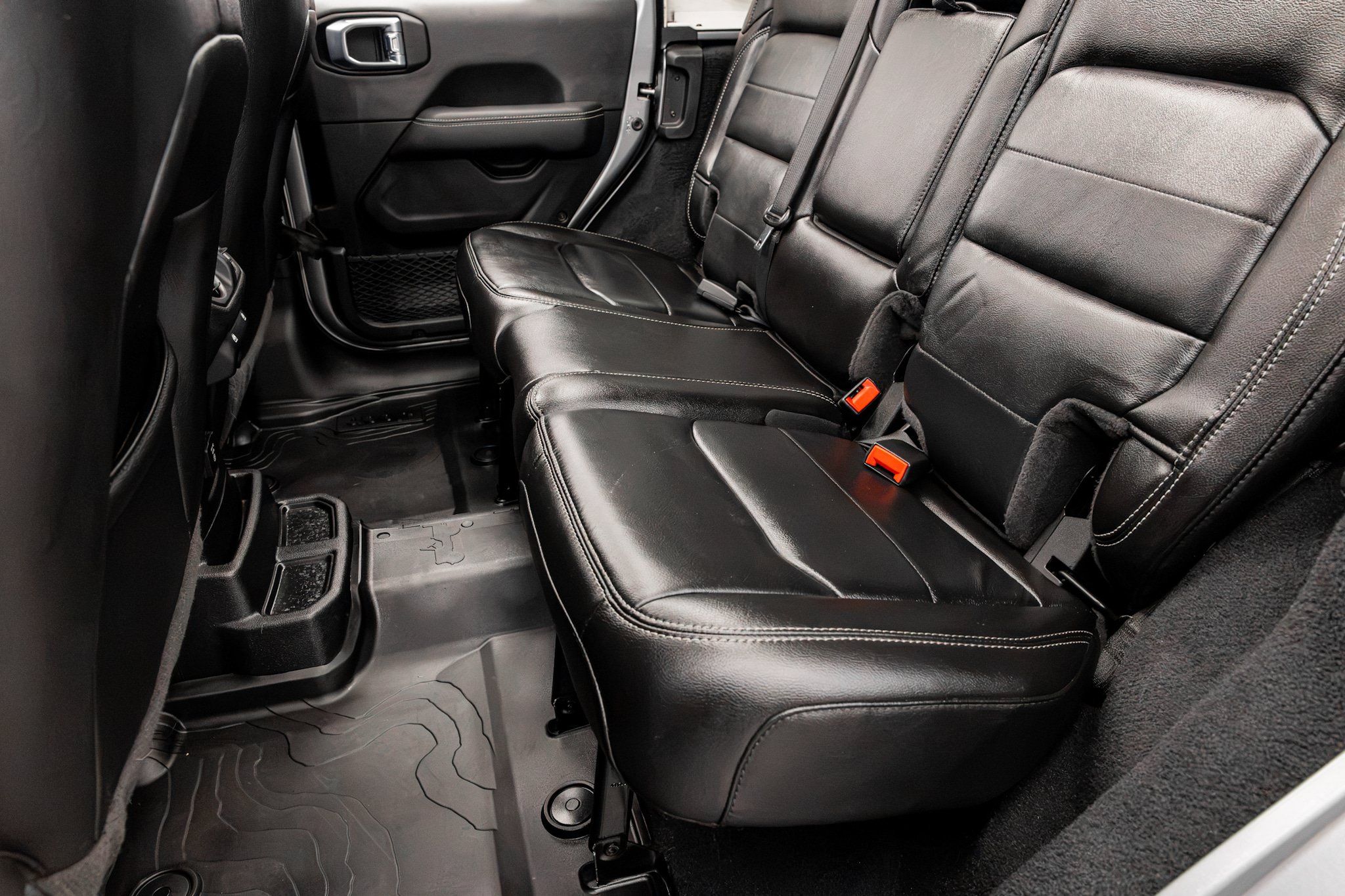 Used 2021 Jeep Wrangler Unlimited Sahara AWD/4WD image 35
