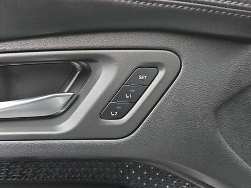 Used 2023 Nissan Ariya FWD image 25