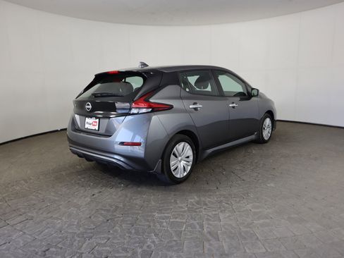 Used 2025 Nissan Leaf S image 9