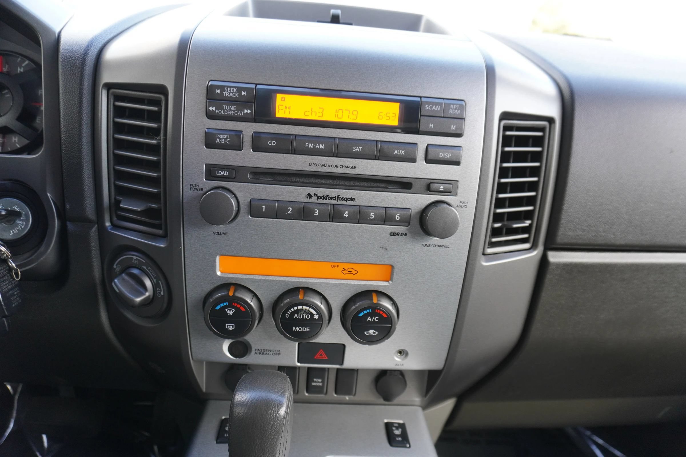Used 2007 Nissan Titan LE w/ Tow Pkg AWD/4WD image 14