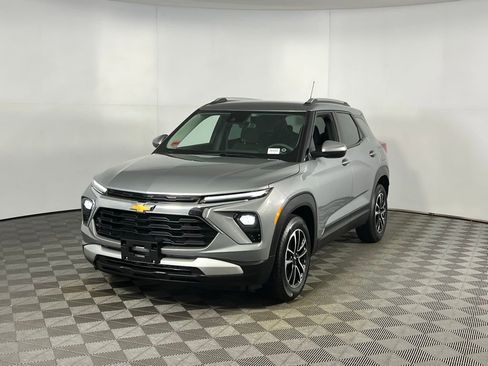 Used 2025 Chevrolet TrailBlazer LT image 3