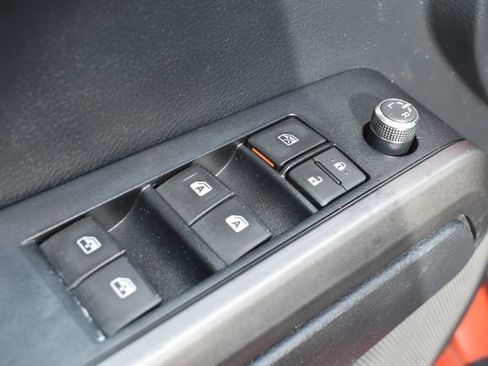 Used 2018 Toyota Tacoma TRD Off-Road w/ Technology Package AWD/4WD image 18