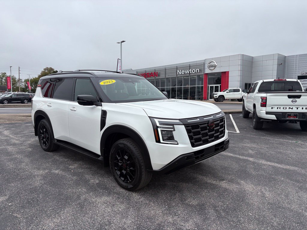 Used 2025 Nissan Armada PRO-4X AWD/4WD image 2