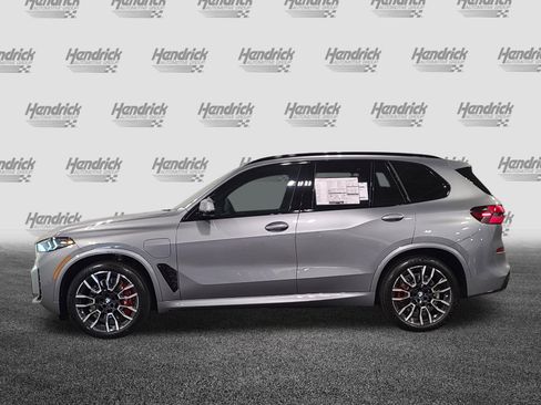 New 2026 BMW X5 xDrive50e w/ M Sport Package AWD/4WD image 5