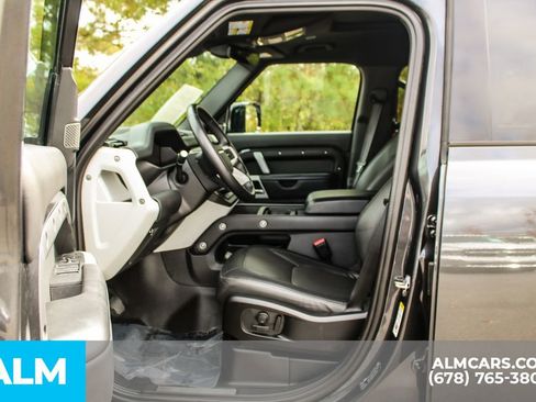 Used 2024 Land Rover Defender 110 X-Dynamic SE image 17