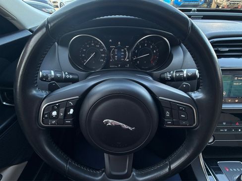 Used 2019 Jaguar XE Premium RWD image 31