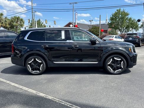 Used 2024 Kia Telluride S w/ S Sunroof Package FWD image 2
