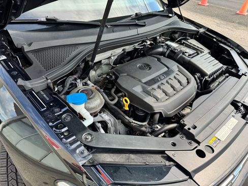 Used 2018 Volkswagen Tiguan SE w/ Panoramic Sunroof Package image 43