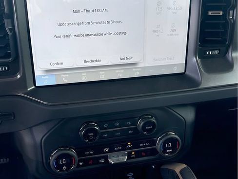 Used 2025 Ford Bronco Badlands AWD/4WD image 13