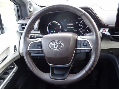 Certified 2023 Toyota Sienna Platinum AWD/4WD image 20