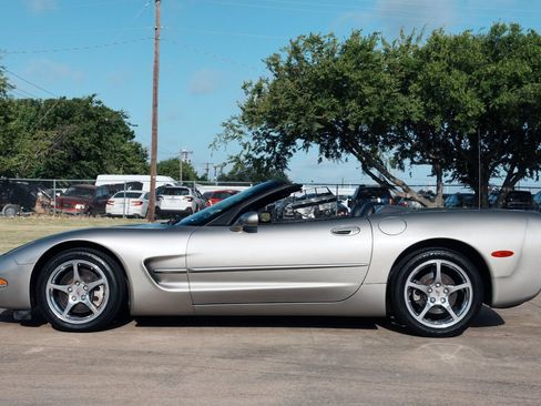 Used 2002 Chevrolet Corvette Convertible w/ Preferred Equipment Group2 RWD image 10