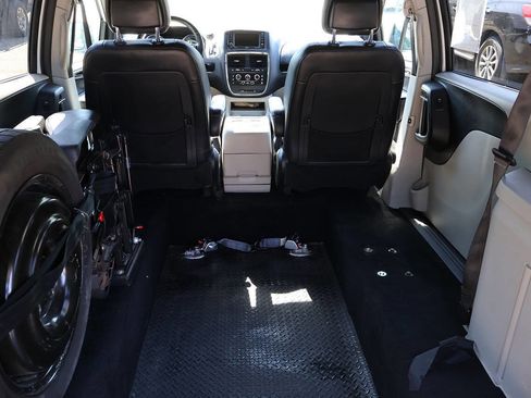 Used 2017 Dodge Grand Caravan SXT FWD image 5