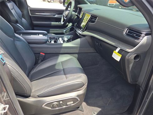 Used 2022 Jeep Wagoneer Series II AWD/4WD image 4