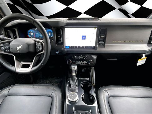 New 2025 Ford Bronco Badlands image 5