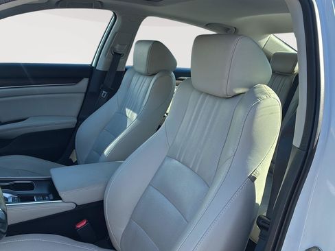 Used 2020 Honda Accord Touring image 30