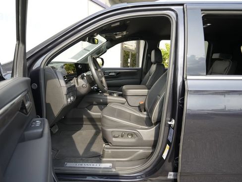 Used 2025 Chevrolet Suburban Premier AWD/4WD image 20