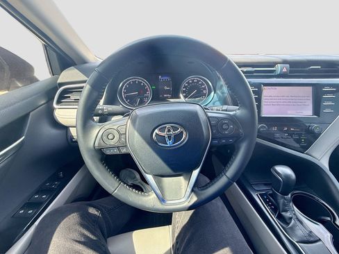 Used 2018 Toyota Camry SE w/ Moonroof Package FWD image 14