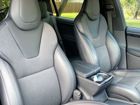 Used 2018 Tesla Model X 75D image 34