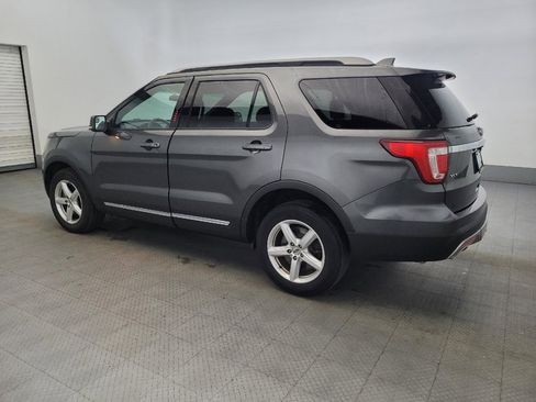 Used 2017 Ford Explorer XLT image 3