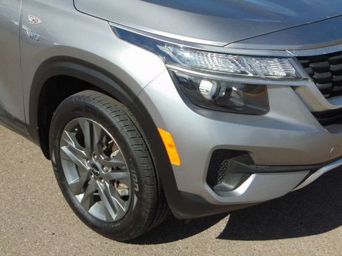 Used 2022 Kia Seltos LX AWD/4WD image 2