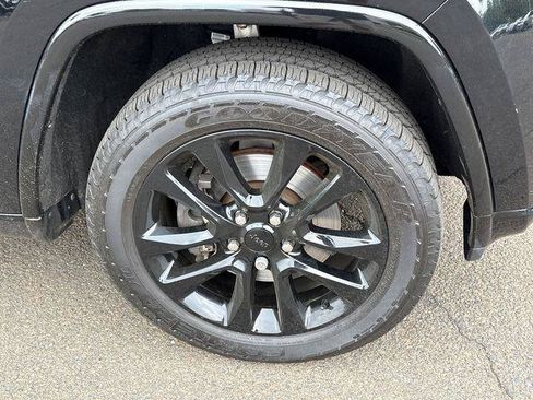 Certified 2022 Jeep Grand Cherokee Laredo X AWD/4WD image 7