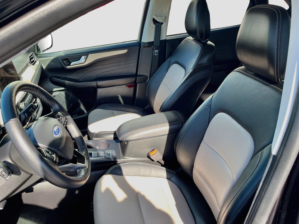 Used 2022 Ford Escape Titanium w/ Titanium Elite Package AWD/4WD image 22