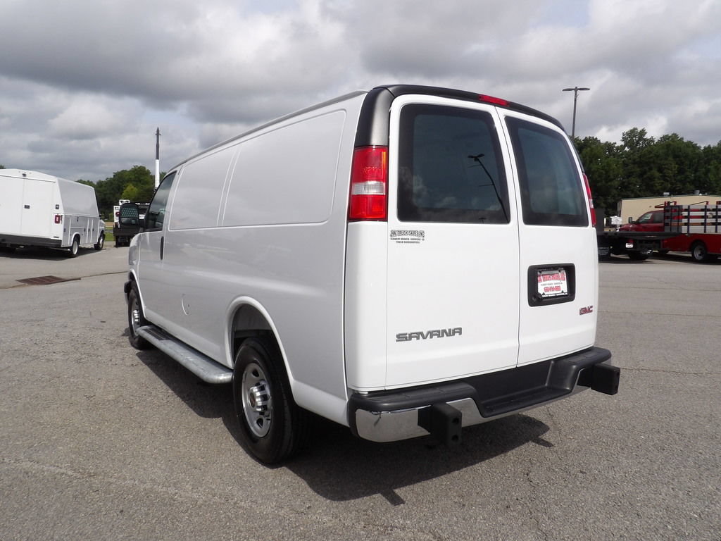 Used 2025 GMC Savana 2500 w/ Driver Convenience Package RWD image 5