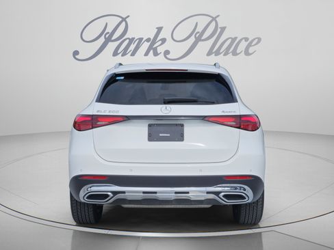 Used 2025 Mercedes-Benz GLC 300 4MATIC image 4