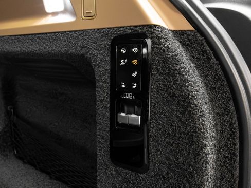 Used 2023 Land Rover Range Rover Autobiography image 47