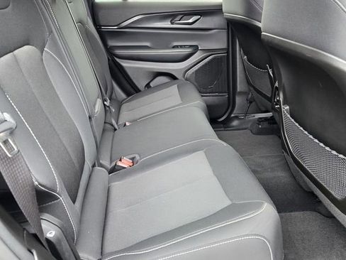 Used 2023 Jeep Grand Cherokee Laredo X AWD/4WD image 15